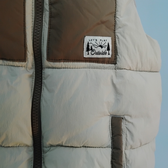 Boys Old Navy Cream Puffer Vest with Brown Accent Pockets - Picture 6 of 6